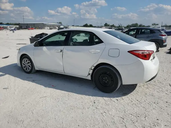 5YFBURHE9JP778757 2018 TOYOTA COROLLA - Image 2