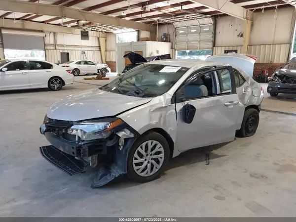 5YFBURHE9JP778838 2018 TOYOTA COROLLA - Image 2