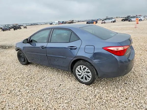 5YFBURHE9JP778872 2018 TOYOTA COROLLA - Image 2