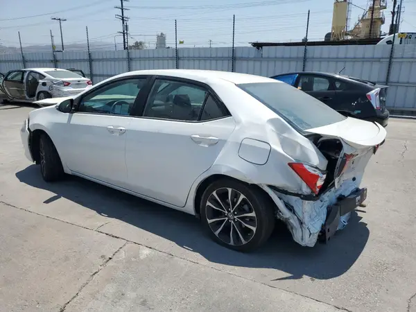 5YFBURHE9JP780055 2018 TOYOTA COROLLA - Image 2