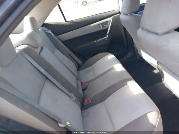 5YFBURHE9JP780394 2018 TOYOTA COROLLA - Image 8