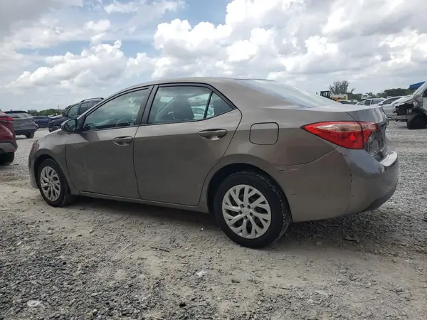 5YFBURHE9JP780475 2018 TOYOTA COROLLA - Image 2