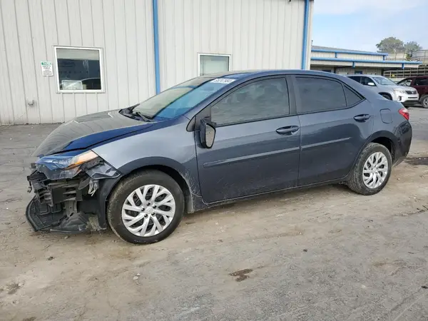 5YFBURHE9JP780556 2018 TOYOTA COROLLA - Image 1