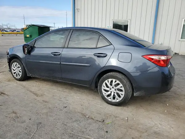 5YFBURHE9JP780556 2018 TOYOTA COROLLA - Image 2