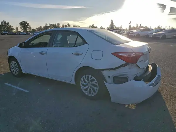 5YFBURHE9JP780718 2018 TOYOTA COROLLA - Image 2