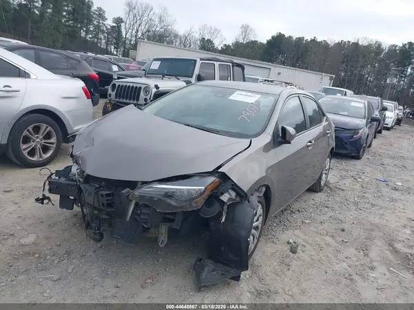 5YFBURHE9JP780752 2018 TOYOTA COROLLA - Image 2