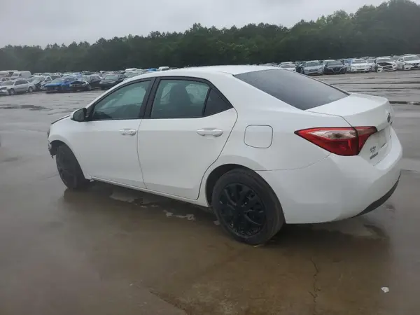 5YFBURHE9JP781903 2018 TOYOTA COROLLA - Image 2