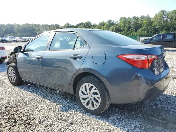 5YFBURHE9JP784462 2018 TOYOTA COROLLA - Image 2