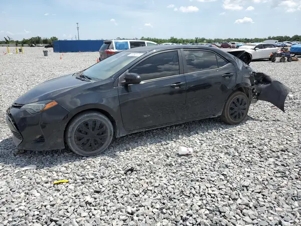 5YFBURHE9JP784591 2018 TOYOTA COROLLA - Image 1