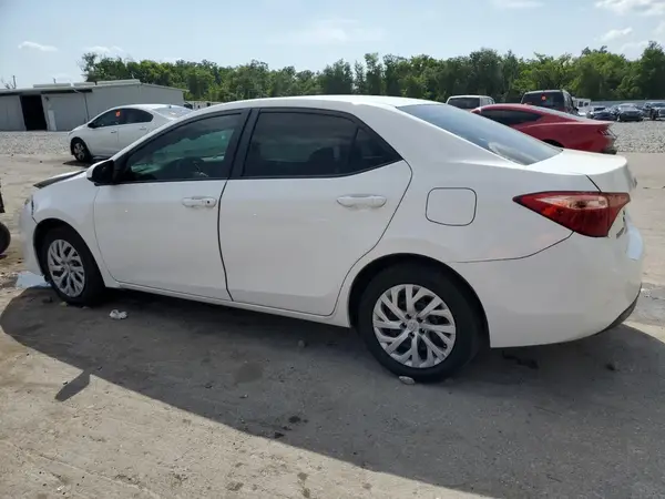 5YFBURHE9JP785854 2018 TOYOTA COROLLA - Image 2