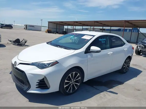 5YFBURHE9JP786518 2018 TOYOTA COROLLA - Image 2