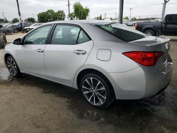 5YFBURHE9JP786583 2018 TOYOTA COROLLA - Image 2