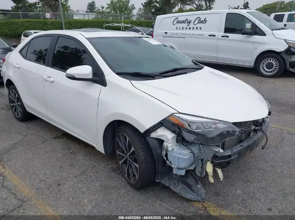 5YFBURHE9JP787586 2018 TOYOTA COROLLA - Image 1
