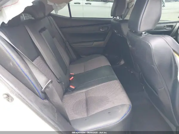 5YFBURHE9JP787586 2018 TOYOTA COROLLA - Image 8