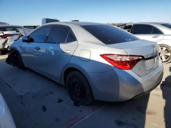 5YFBURHE9JP787782 2018 TOYOTA COROLLA - Image 2