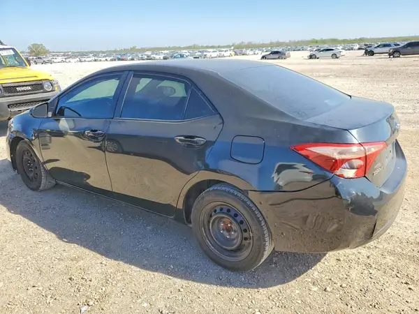5YFBURHE9JP788740 2018 TOYOTA COROLLA - Image 2