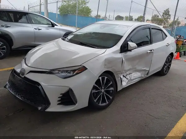 5YFBURHE9JP791413 2018 TOYOTA COROLLA - Image 2