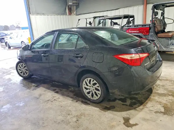 5YFBURHE9JP792593 2018 TOYOTA COROLLA - Image 2