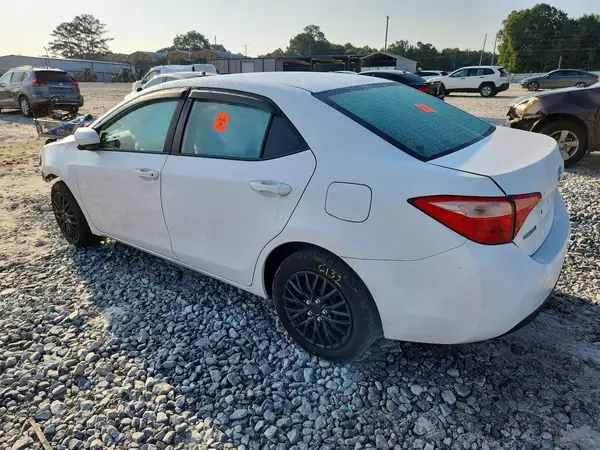5YFBURHE9JP792707 2018 TOYOTA COROLLA - Image 2