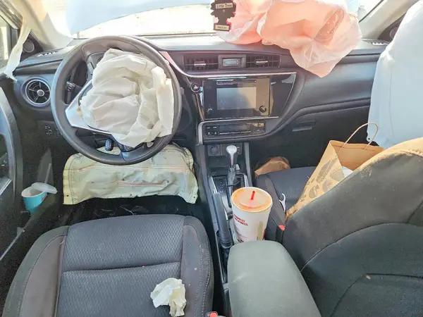 5YFBURHE9JP792707 2018 TOYOTA COROLLA - Image 8