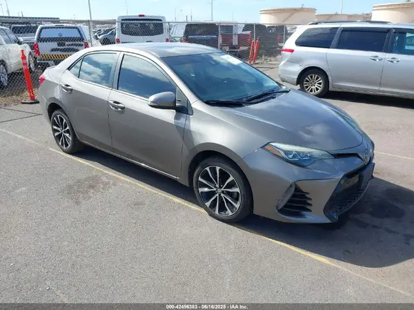 5YFBURHE9JP792724 2018 TOYOTA COROLLA - Image 1