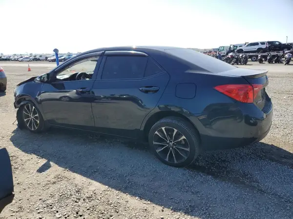 5YFBURHE9JP794070 2018 TOYOTA COROLLA - Image 2
