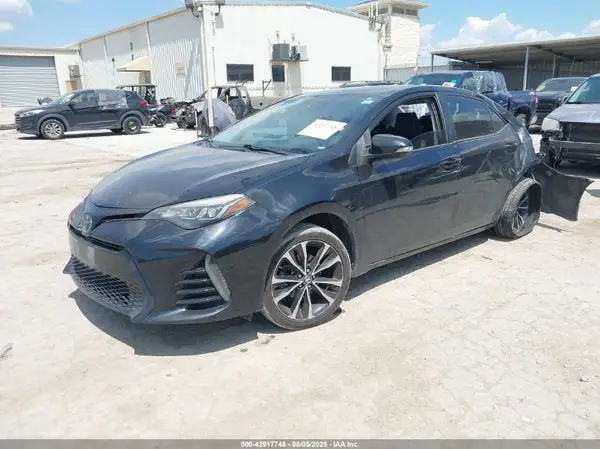5YFBURHE9JP794229 2018 TOYOTA COROLLA - Image 2