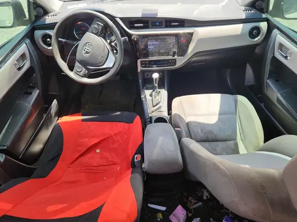 5YFBURHE9JP795011 2018 TOYOTA COROLLA - Image 8