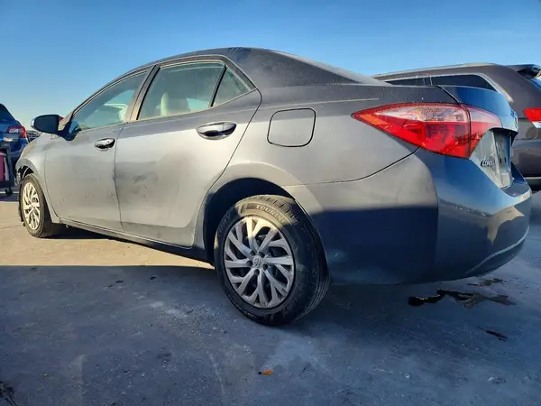 5YFBURHE9JP795087 2018 TOYOTA COROLLA - Image 2