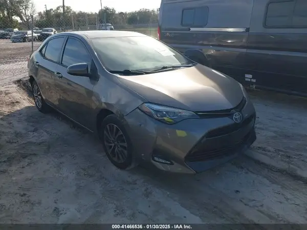 5YFBURHE9JP795588 2018 TOYOTA COROLLA - Image 1