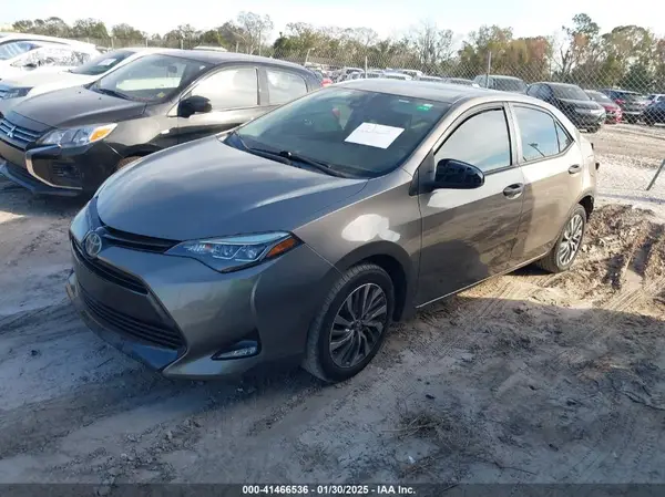 5YFBURHE9JP795588 2018 TOYOTA COROLLA - Image 2