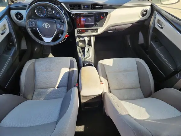 5YFBURHE9JP795901 2018 TOYOTA COROLLA - Image 8
