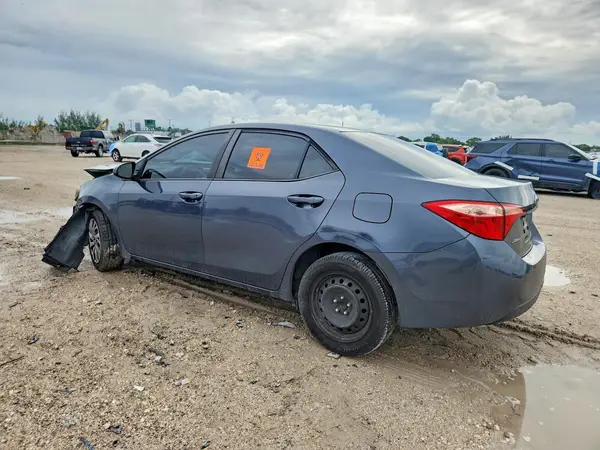5YFBURHE9JP796840 2018 TOYOTA COROLLA - Image 2