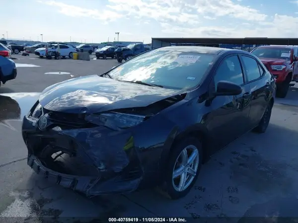 5YFBURHE9JP797695 2018 TOYOTA COROLLA - Image 2