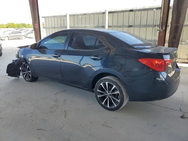 5YFBURHE9JP797762 2018 TOYOTA COROLLA - Image 2