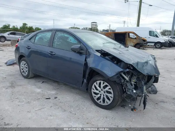 5YFBURHE9JP797812 2018 TOYOTA COROLLA - Image 1