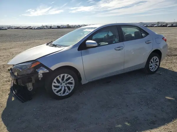 5YFBURHE9JP797910 2018 TOYOTA COROLLA - Image 1