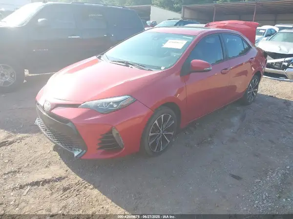 5YFBURHE9JP798698 2018 TOYOTA COROLLA - Image 2