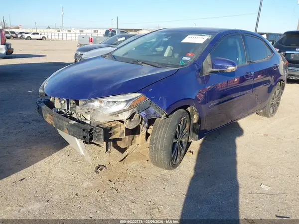 5YFBURHE9JP799284 2018 TOYOTA COROLLA - Image 2