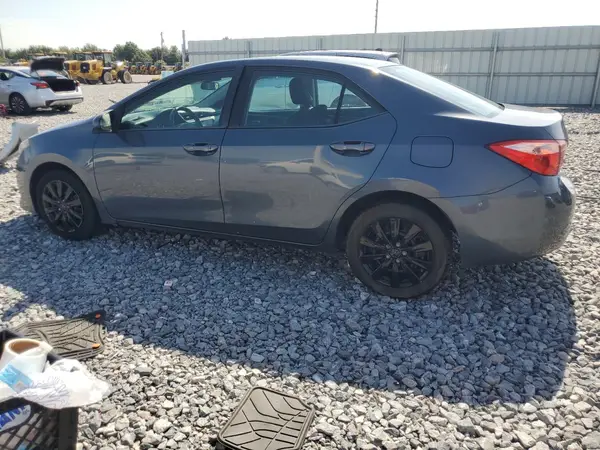 5YFBURHE9JP799754 2018 TOYOTA COROLLA - Image 2