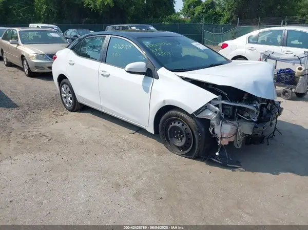 5YFBURHE9JP800112 2018 TOYOTA COROLLA - Image 1