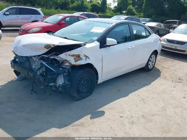 5YFBURHE9JP800112 2018 TOYOTA COROLLA - Image 2