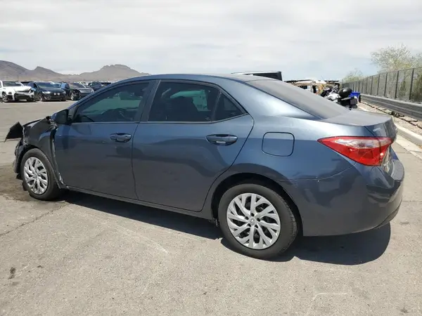 5YFBURHE9JP800840 2018 TOYOTA COROLLA - Image 2