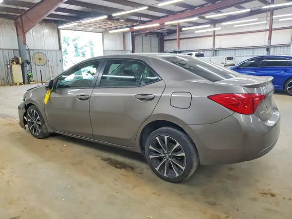5YFBURHE9JP801406 2018 TOYOTA COROLLA - Image 2