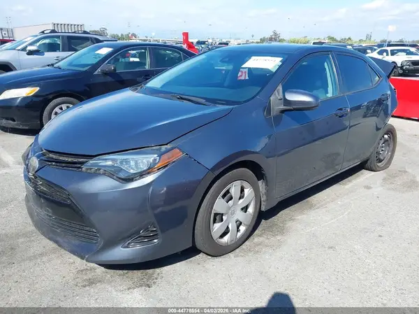 5YFBURHE9JP803169 2018 TOYOTA COROLLA - Image 2