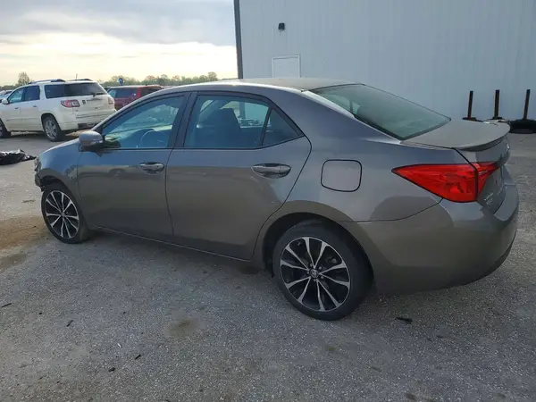 5YFBURHE9JP803897 2018 TOYOTA COROLLA - Image 2