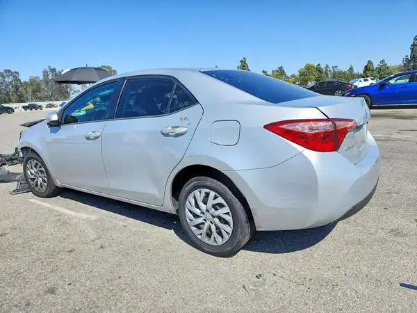 5YFBURHE9JP803933 2018 TOYOTA COROLLA - Image 2