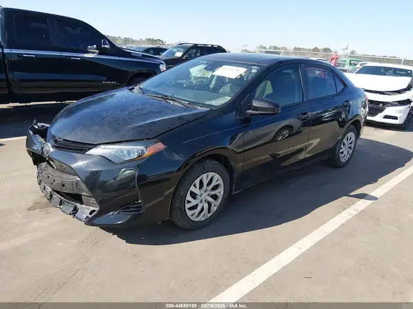5YFBURHE9JP803950 2018 TOYOTA COROLLA - Image 2
