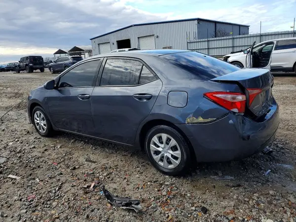 5YFBURHE9JP806038 2018 TOYOTA COROLLA - Image 2