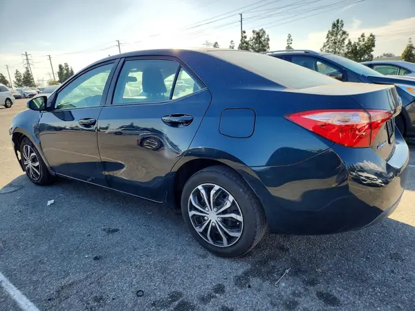 5YFBURHE9JP807514 2018 TOYOTA COROLLA - Image 2